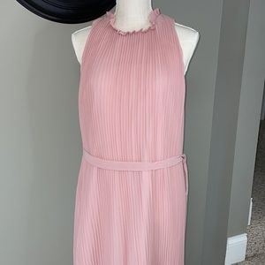Vine & Love Spring/Summer dress. Sleeveless, pleated flowy, Pale pink color